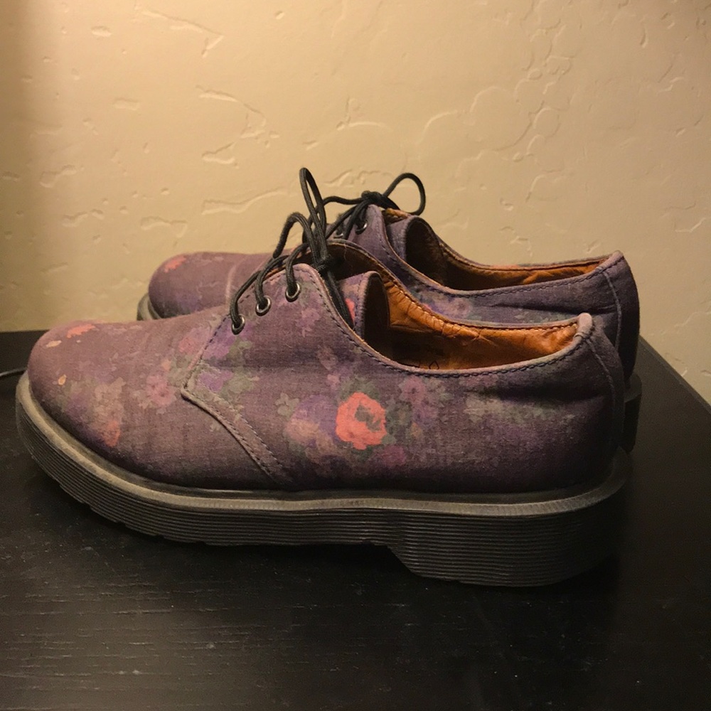 Dr. Martens 3 eye blue printed floral pattern shoe